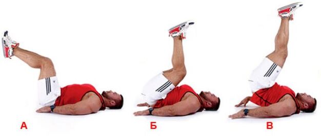 Omul efectuează exercițiul de răsucire inversă